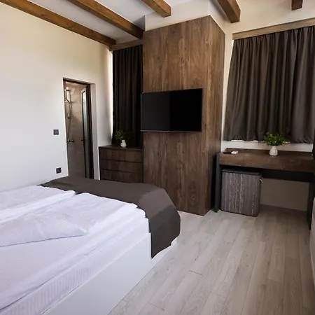 Euphoria 3*